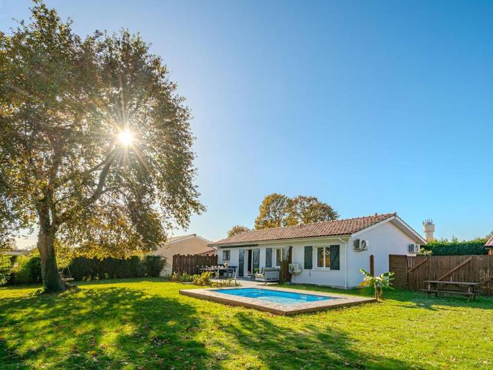 Location de vacances pour 6 personnes, avec piscine et terrasse, animaux acceptés à Pontenx-les-Forges