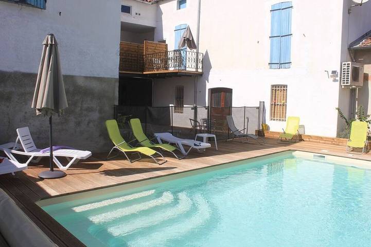 Gîte pour 6 personnes, avec terrasse et piscine