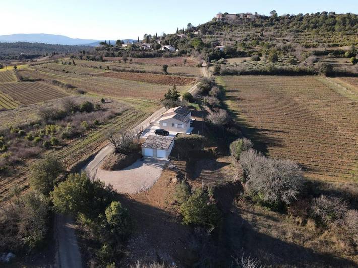 Location de vacances pour 6 personnes, avec Terrasse et Jardin ainsi que Piscine et Vue à Seillons-Source-d'Argens