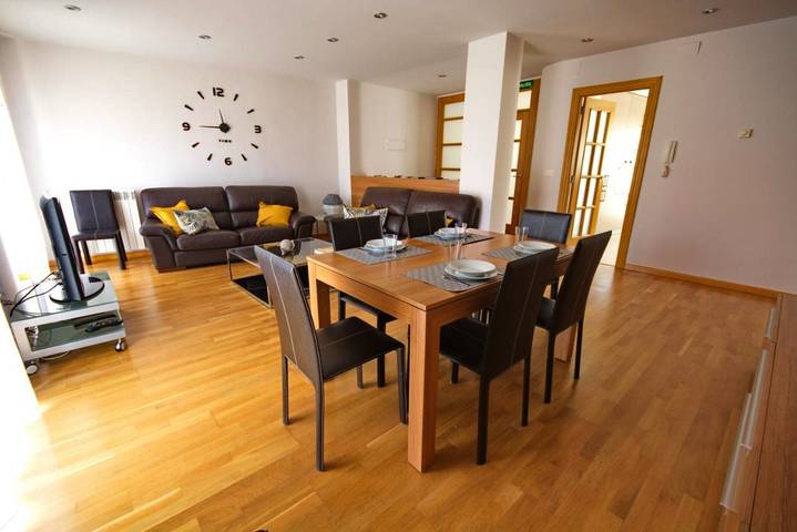 Apartamento para 10 personas, con vistas y balcón en Ribera Navarra