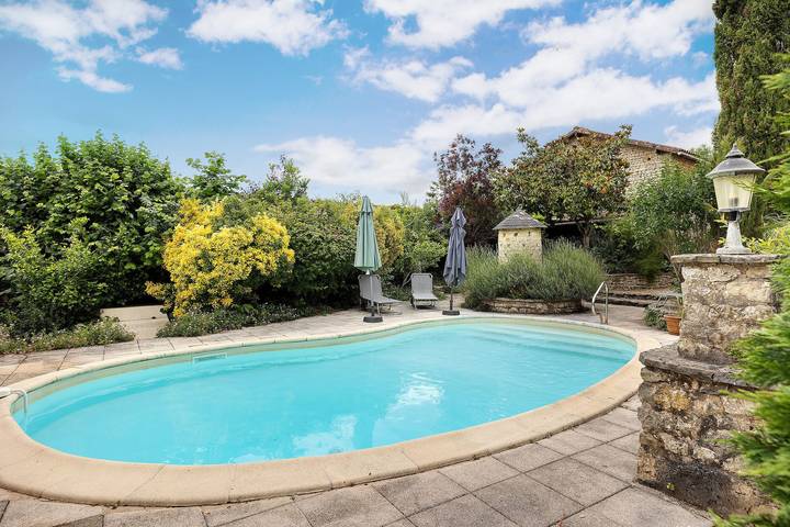 Location de vacances pour 12 personnes, avec Jardin et Bassin pour enfant dans Bougon