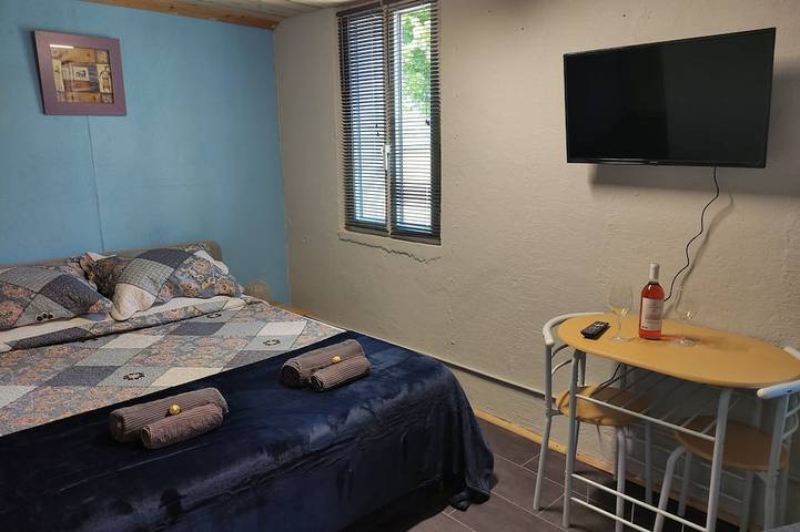 Gîte pour 2 personnes, avec jardin à Pionsat - 2