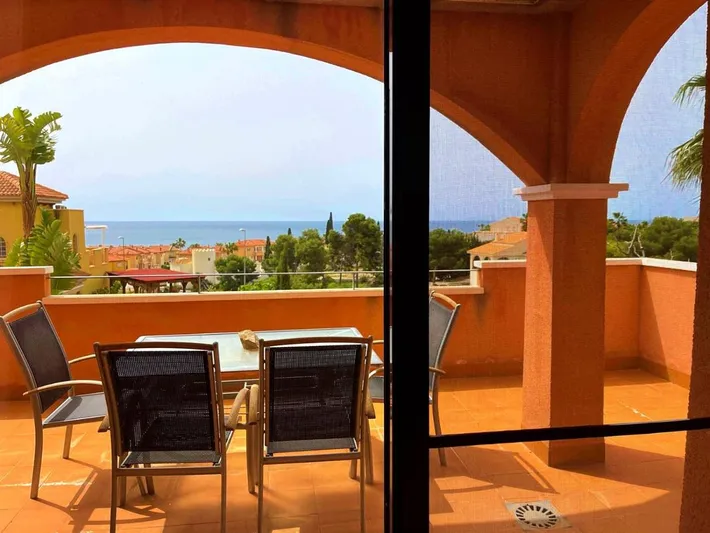 Apartamento de vacaciones para 5 personas, con jardín y piscina además de vistas y vistas al lago - 1