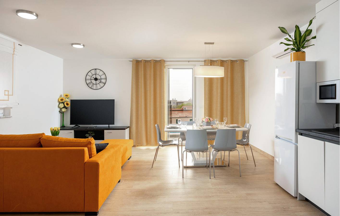 Entire holiday apartment, Charming 2-Bed Apartment with Pool, Wifi & Terrace – 500m to Beach in Grljevac (Podstrana), Podstrana