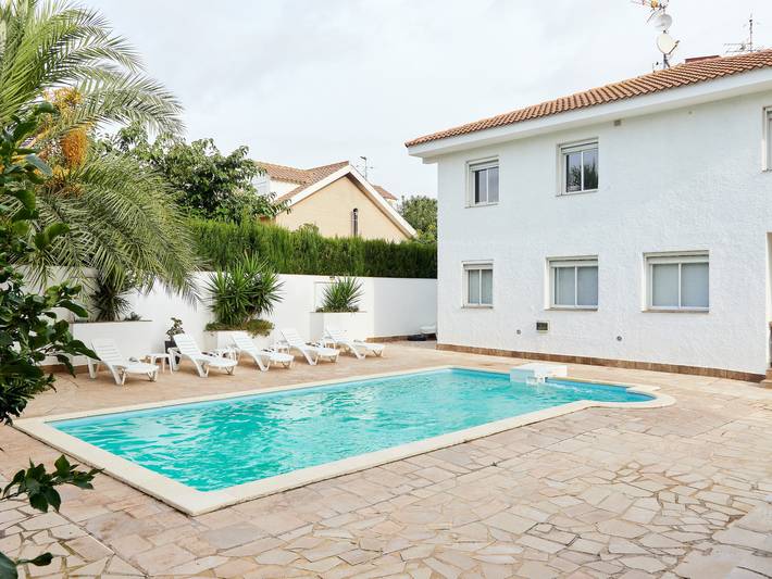 Villa for 10 people, with garden - 1