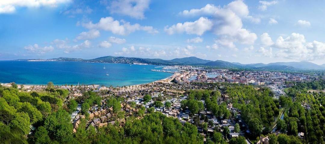 Camping pour 6 personnes, avec piscine et sauna ainsi que terrasse et vue, animaux acceptés