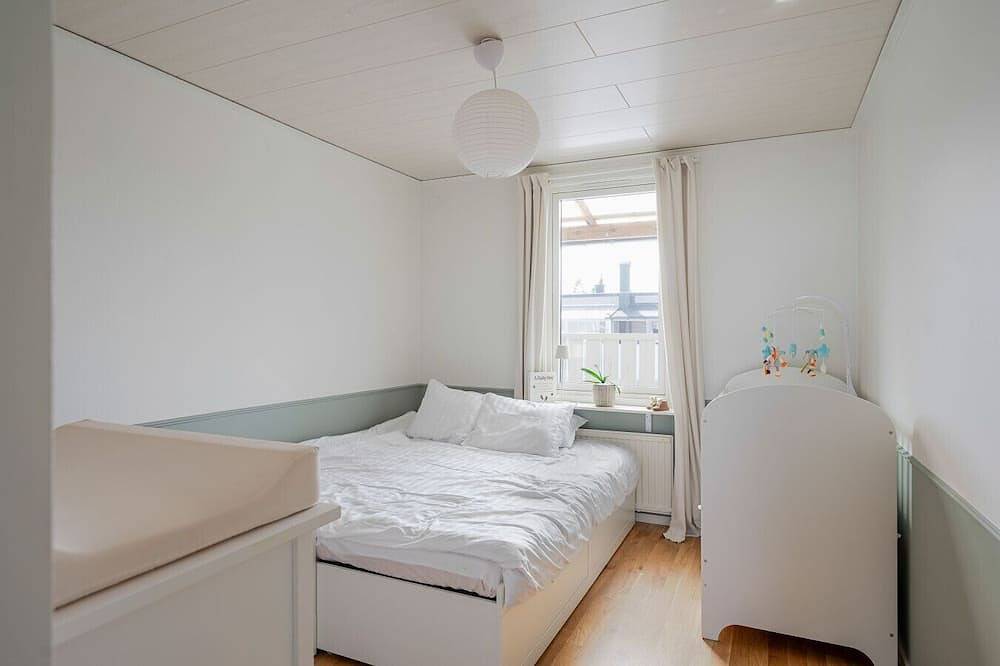 Calm and Comfortable 3Br Family Home with Bbq and Shared Pool in Tyresö, Schwedische Ostsee