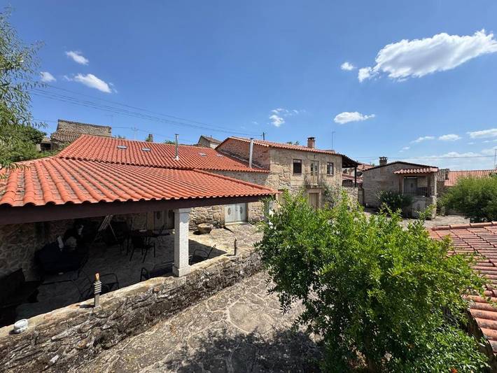 Location de vacances pour 2 personnes, avec Balcon et Terrasse ainsi que Jardin et Piscine dans Barreira