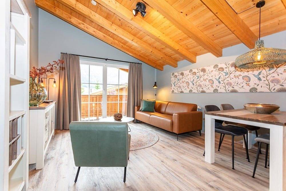 Ganze Wohnung, Feriendorf-Wallenburg / 4-person holiday apartment with balcony in Fieberbrunn, Bezirk Kitzbühel