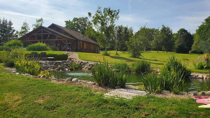 Maison de vacances pour 9 personnes, avec Terrasse et Jardin ainsi que Bassin pour enfant et Piscine à Bourbon-Lancy