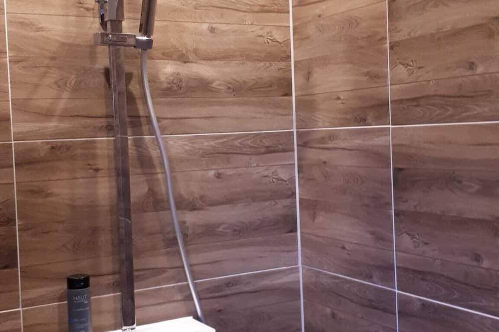 Ganze Wohnung, Kleine, gemütliche und klimatisierte  Dachgeschosswohnung Bino in Heppenheim, Bergstraße