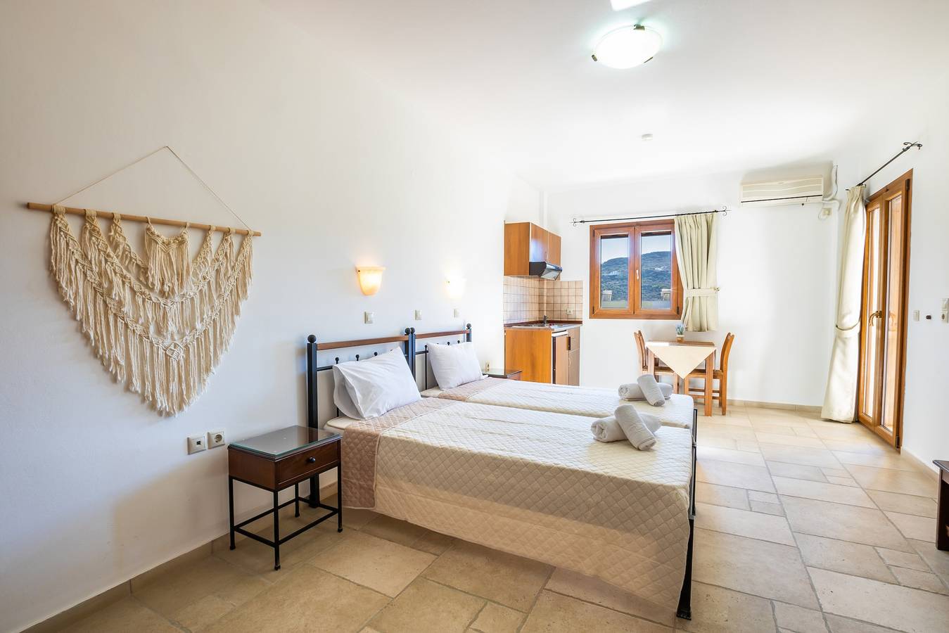 Ganze Wohnung, Ferienwohnung 'No 4' mit Bergblick, Wi-Fi und Klimaanlage in Karpathos