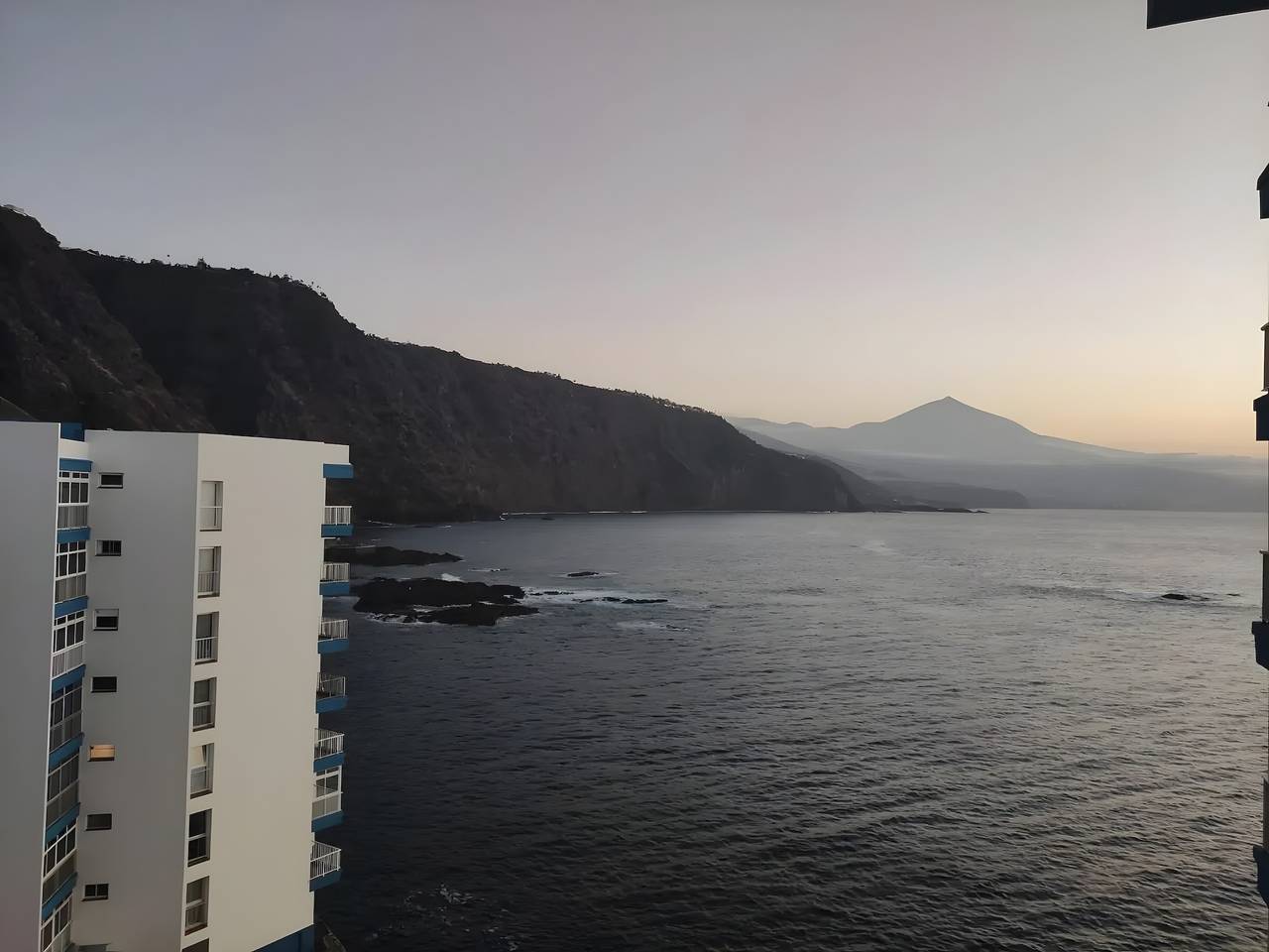 Apartamento entero, Bienvenido al apartamento en primera línea de mar en Tenerife con vistas al Teide in Mesa del Mar, Tacoronte