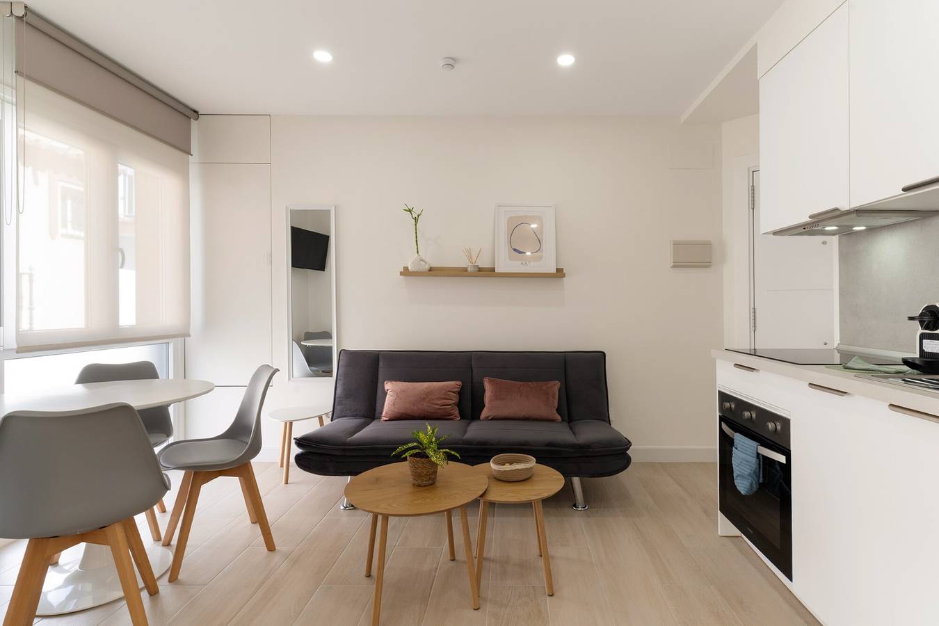 Entire studio, La Cala Home - Cala Sol – Bright Upper-Floor Studio – Steps from the Beach in La Cala de Mijas, Mijas