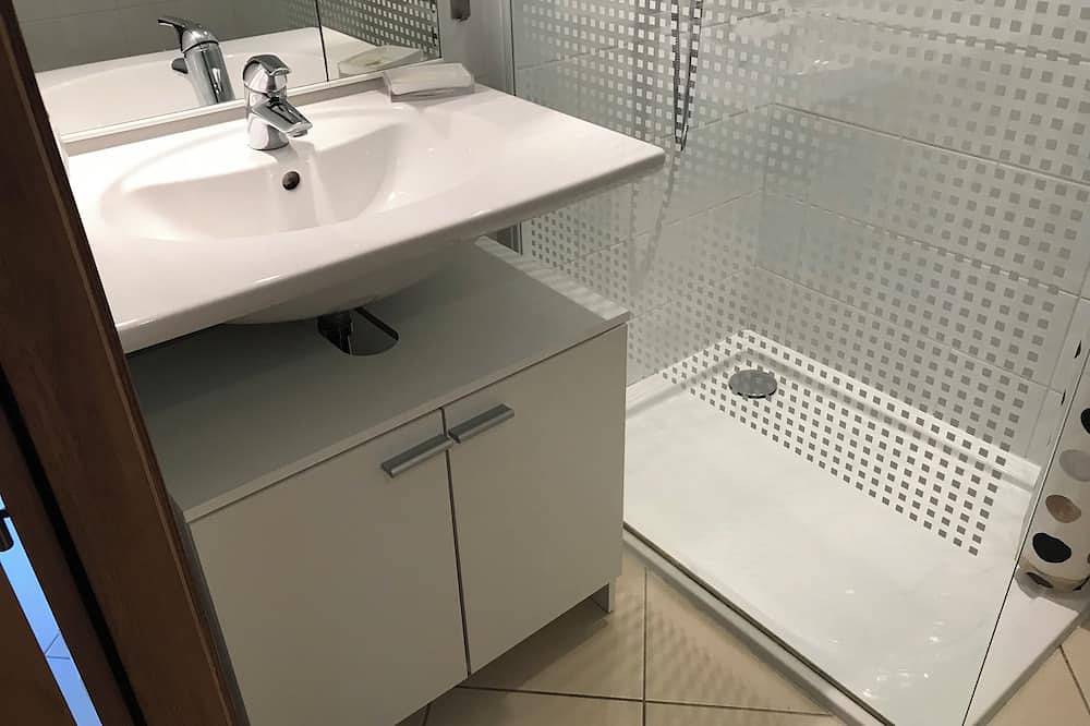 Apartamento entero, T2 in new residence, fully equipped + air conditioning/wifi and parking  in L'Île-Rousse, Region de Calvi