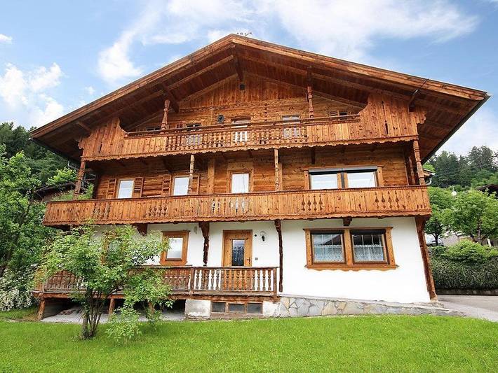 Ferienhaus für 15 Personen, mit Terrasse und Garten sowie Sauna und Ausblick