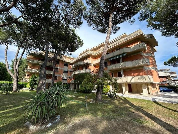 Ferienwohnung für 7 Personen, mit Balkon und Terrasse sowie Garten und Ausblick in Marina di Massa - 3