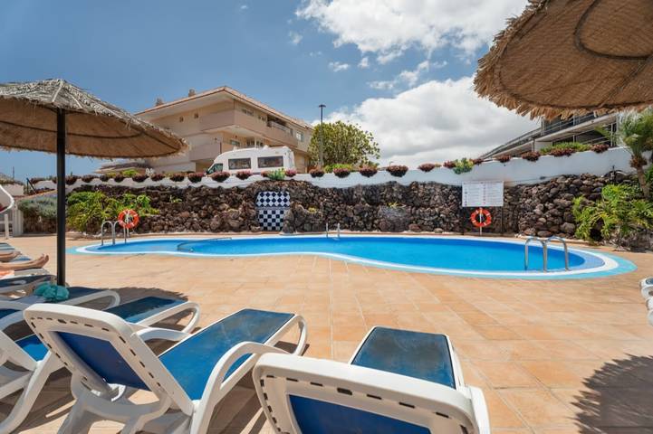 Hel lägenhet, Vacation Apartment 'Leo Frente & Amarilla Golf' with Sea View, Shared Pool and Wi-Fi in Amarilla Golf, San Miguel de Abona