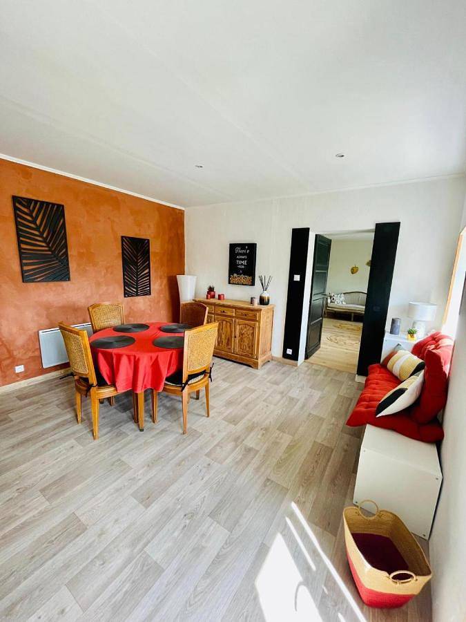 Gîte pour 2 personnes, avec vue et jardin à Saint-Cernin-de-Labarde