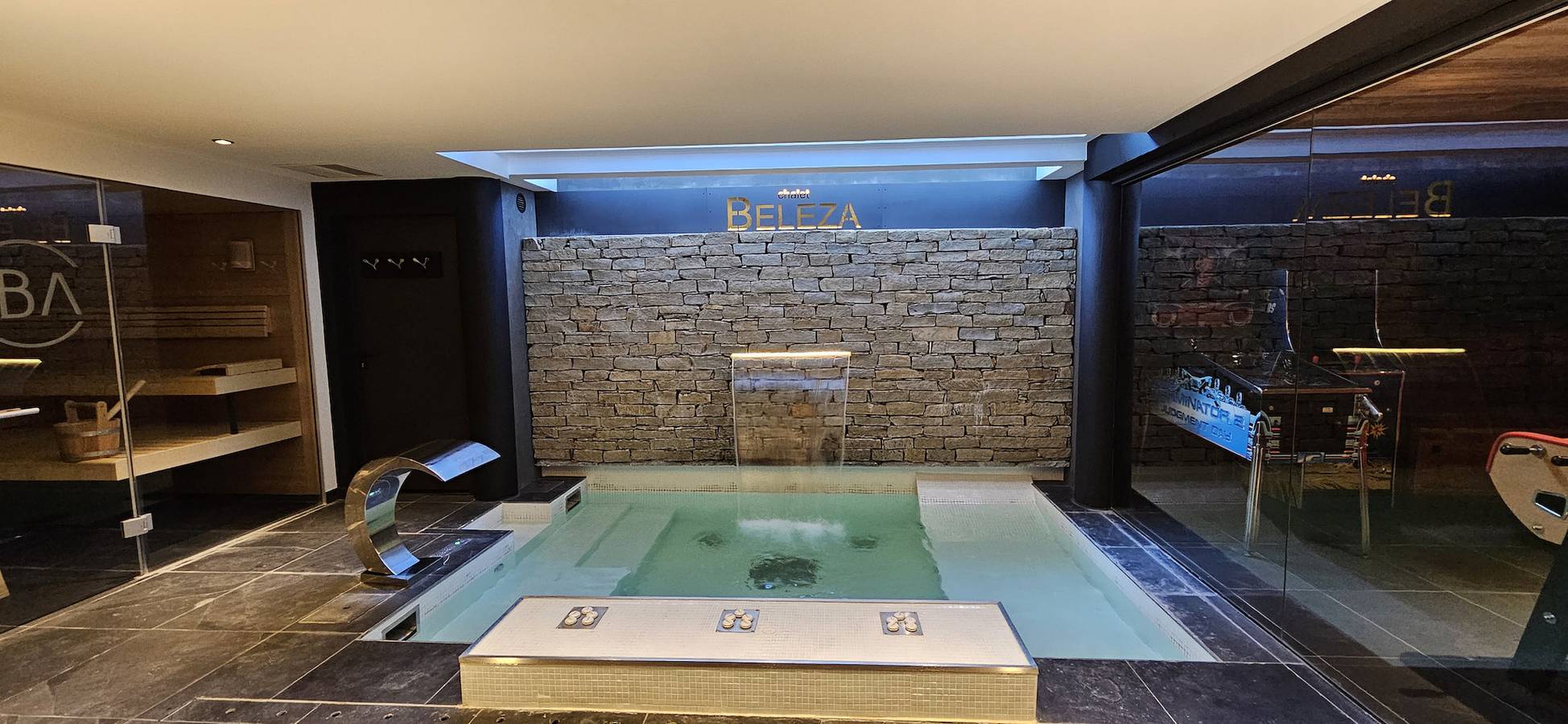 Chalet Beleza 24 personnes La Salle Les Alpes au pied des pistes à l'aravet, Jacuzzi et Skiroom. in La Salle-les-Alpes, Serre Chevalier
