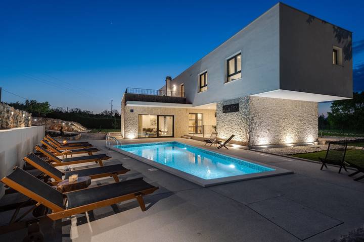 Villa für 8 Personen, mit Garten und Pool - 1