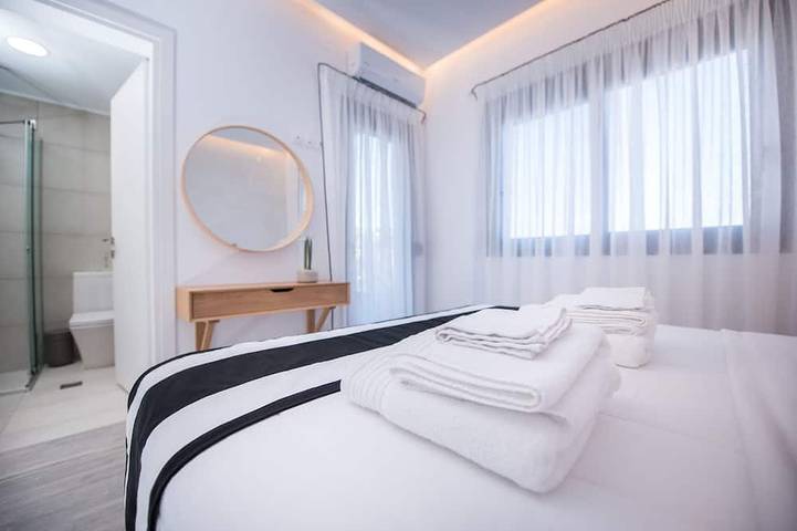 Emmeleia mare Neubau Maisonette mit Pool, Meerblick, 3 Min. vom Strand in Agia Pelagia, Achlada