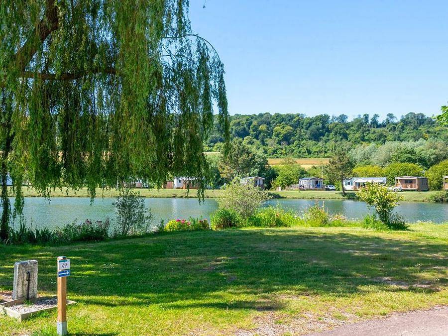 Flower Camping des 2 Rivières - Tente en toile et en bois 2 personnes - Campanna Bord D'Etang in Offranville, Région de Dieppe
