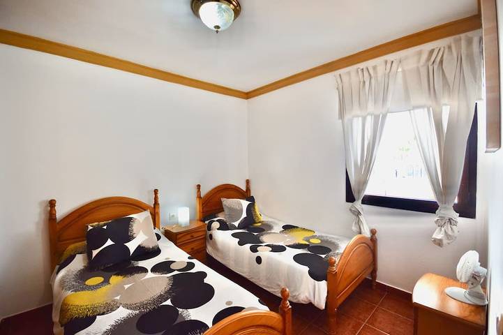 Villa Private Heated Pool And Sea Views WIFI and English Satellite TV in Playa Blanca, Yaiza