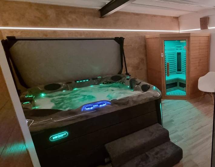 Maison de vacances pour 2 personnes, avec terrasse ainsi que jacuzzi et sauna