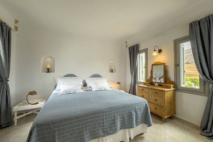 Location de vacances pour 6 personnes, avec balcon ainsi que piscine et jardin dans Folégandros - 2