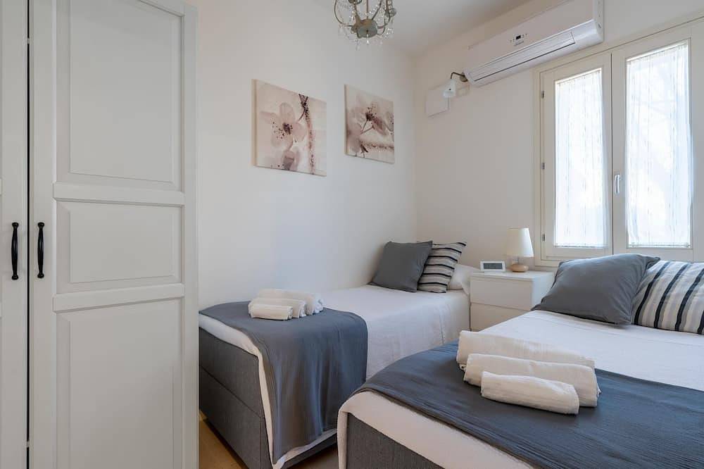 Villa  Portorosa con ampio giardino e piscina privata riscaldata in Tonnarella, Furnari