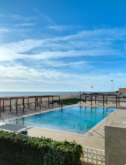 Apartamento de vacaciones para 8 personas, con piscina y vistas además de piscina para niños y terraza - 1