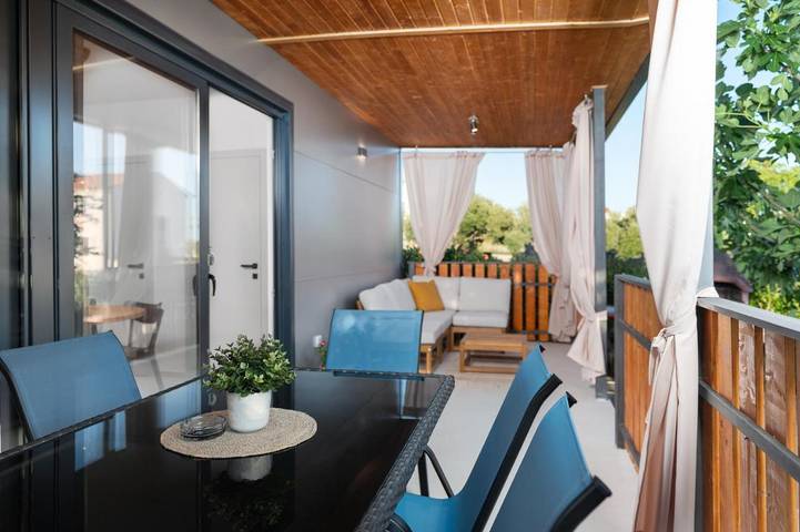 Camping pour 5 personnes, avec vue et jardin ainsi que terrasse et piscine, animaux acceptés à Pakoštane - 4