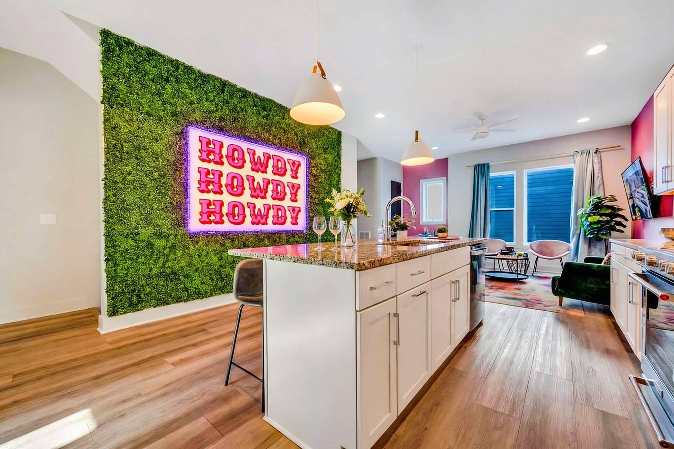 New Pink Howdy Oasis  13 Beds Rooftop View Parking in Nashville, Tennessee