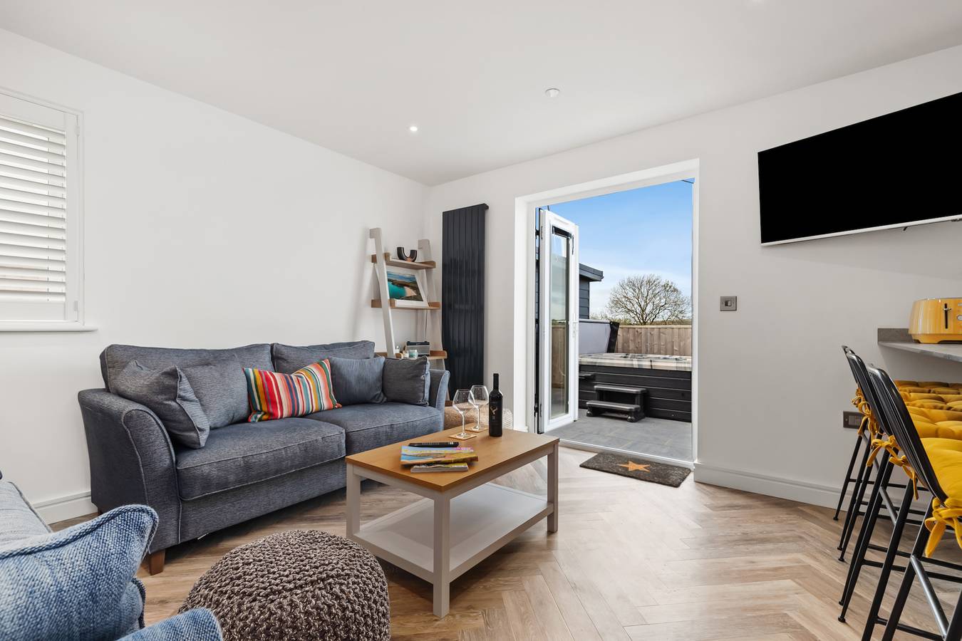 The Paddock - Lovely Cottage with Hot Tub in Penally, Pembrokeshire
