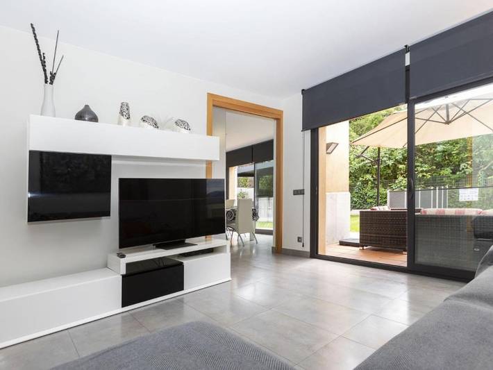 Location de vacances pour 7 personnes, avec piscine ainsi que terrasse et jardin à Olot - 4