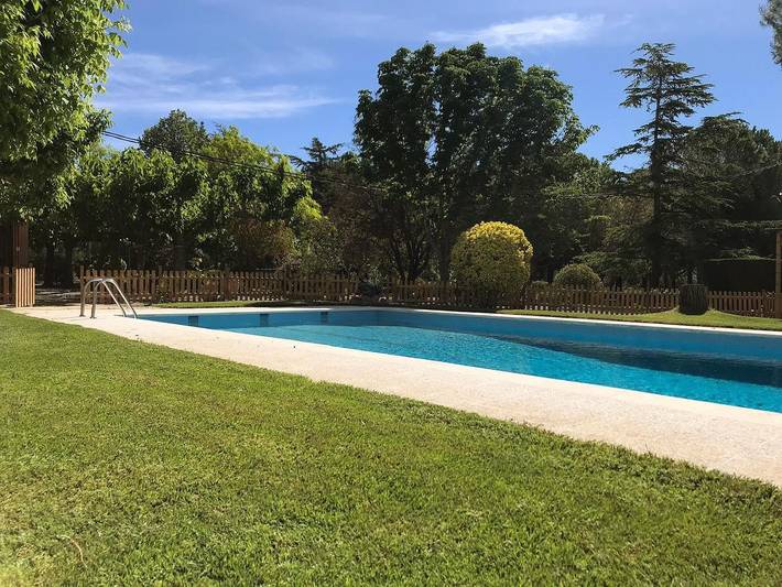 Casa rural para 14 personas, con jardín además de terraza y piscina, Se admiten mascotas en Provincia de Tarragona - 2