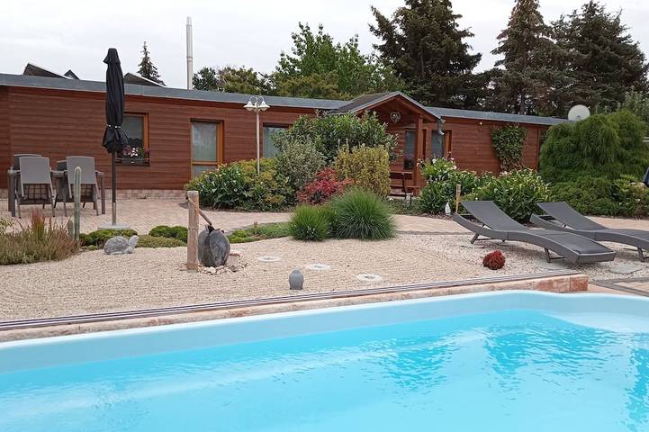 Ferienhaus für 4 Personen, mit Terrasse und Pool