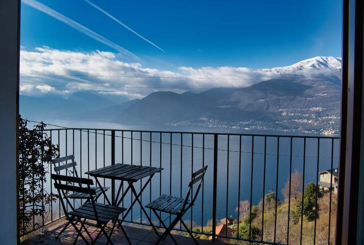 Appartamento per 9 persone, con giardino e vista lago nonché balcone e panorama a Bellano