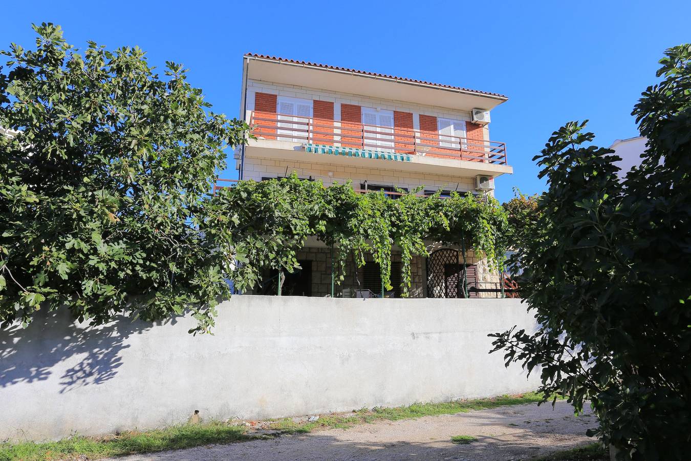 Ganze Wohnung, 3-Zimmer-Ferienwohnung mit Balkon und Meerblick Kastel Stari, Kastela A-16344-a in Kastel Stari, Kaštela