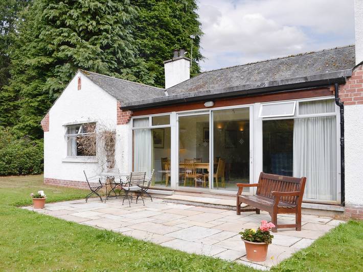 Log cabin for 6 people, with garden, with pets in Banchory