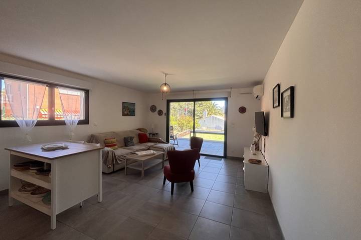 Location de vacances pour 5 personnes, avec Balcon ainsi que Terrasse et Jardin dans Le Dramont
