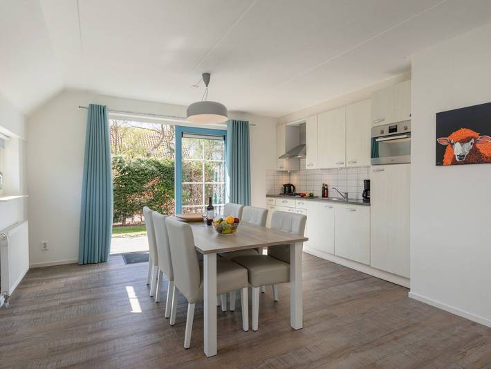 Ferienhaus für 6 Personen, mit Terrasse und Pool sowie Garten, kinderfreundlich in De Koog - 4