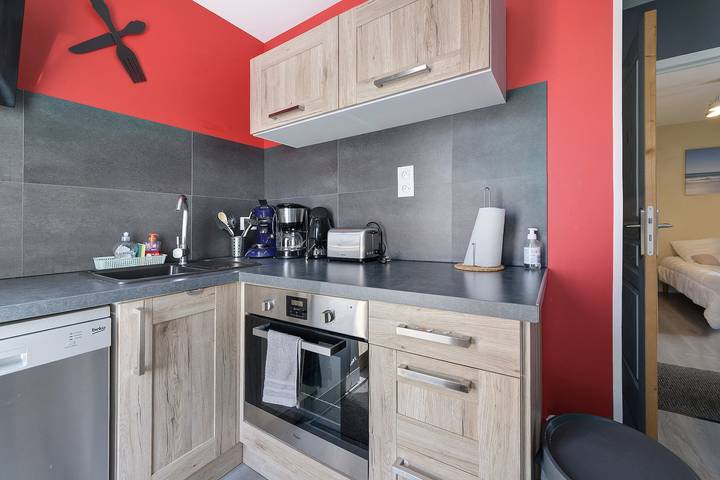 Le Drakkar – Holiday Home for 4 Guests, Family Room, 400 m from the Sea in Saint-Martin de Bréhal, Bréhal