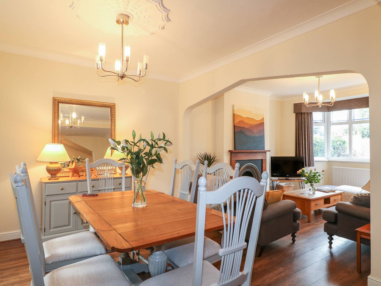 2 Gladstone Avenue in Melton, Heart of England