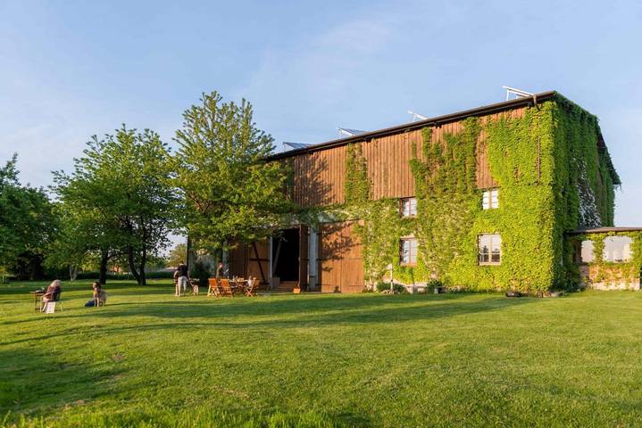Ferienwohnung für 6 Personen, mit Terrasse und Garten sowie Ausblick in Warnow