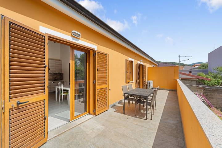 Entire apartment, Apartment 'Maria Rosa' with Private Terrace, Wi-Fi and Air Conditioning in Teulada, Cagliari Province