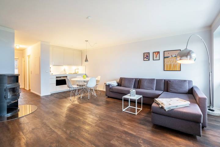 Ganze Wohnung, 'Moderne Ferienwohnung Mit Meerblick'  privater Terrasse und Wi-Fi in Wendtorfer Strand, Stein