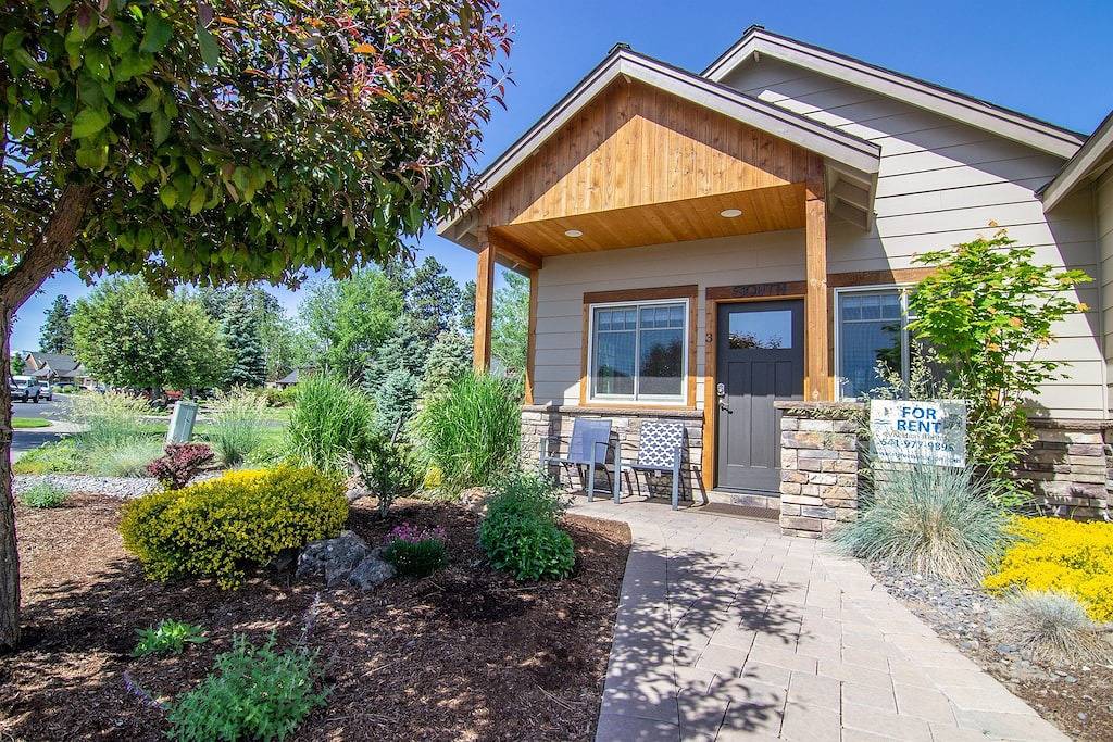 Ganze Wohnung, Neu gelistet und gebaut, nur 1 Block in die Stadt, Blick auf die Berge, tierfreundlich, wow! in Sisters, Black Butte Ranch