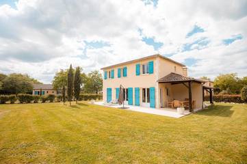 Cottage pour 8 personnes, avec piscine ainsi que vue et jardin, adapté aux familles à Vasles